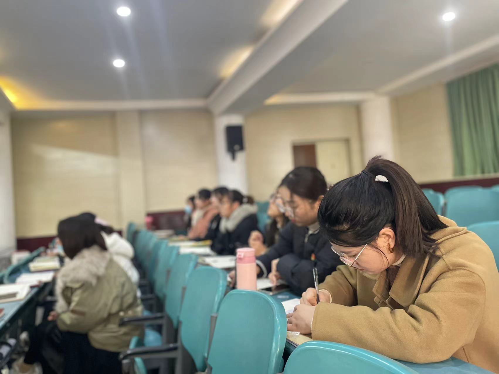 凝聚新力量，践行正能量——洛阳复兴学校顺利召开党支部党员大会